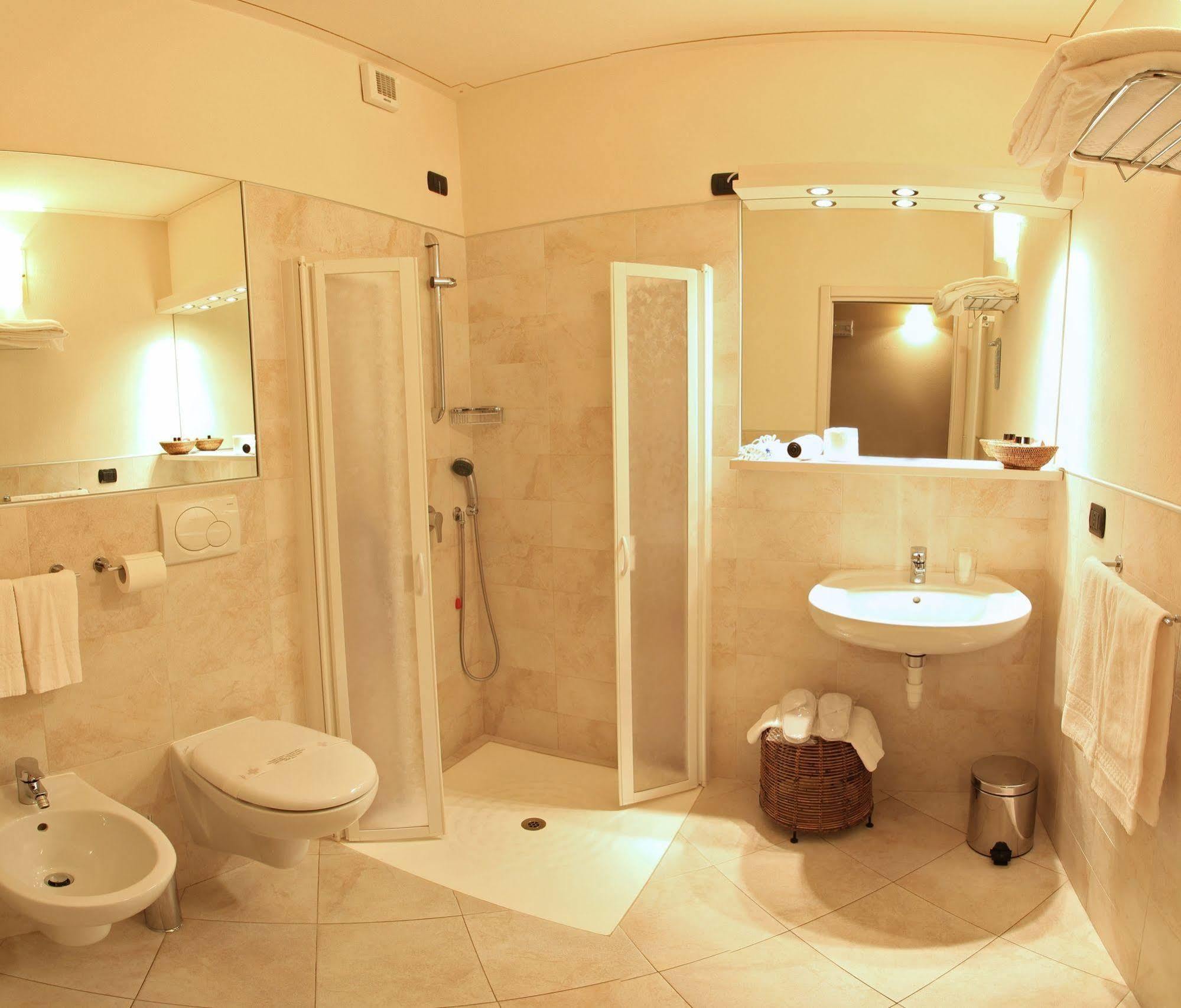 Della Ceramica Hotel 3*